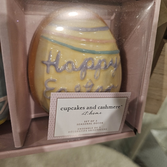 Cupcakes and Cashmere Easter Decor - Picture 3 of 3